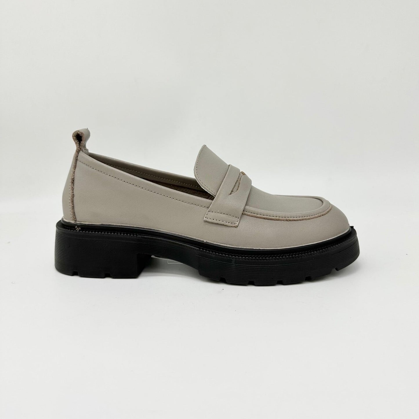 BONAVI 12R3-48 Loafers w Lug Sole
