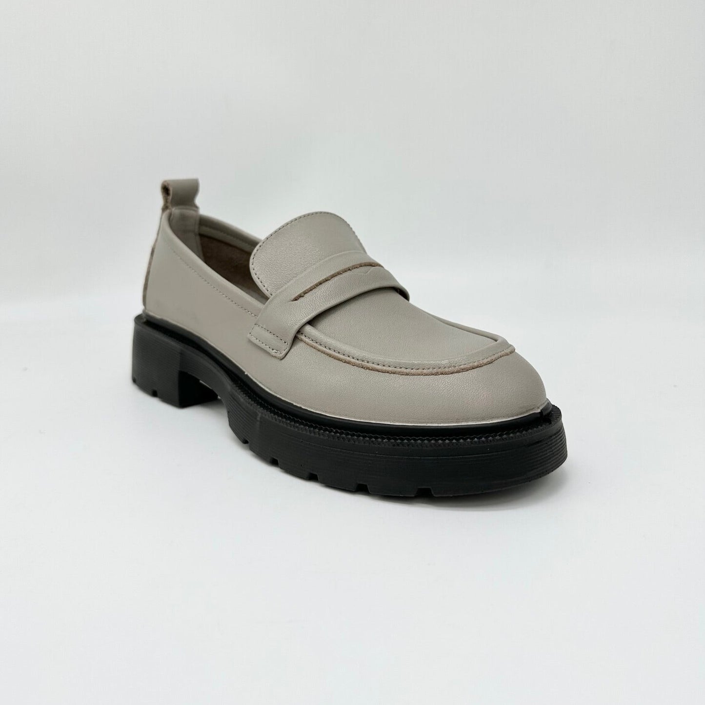 BONAVI 12R3-48 Loafers w Lug Sole