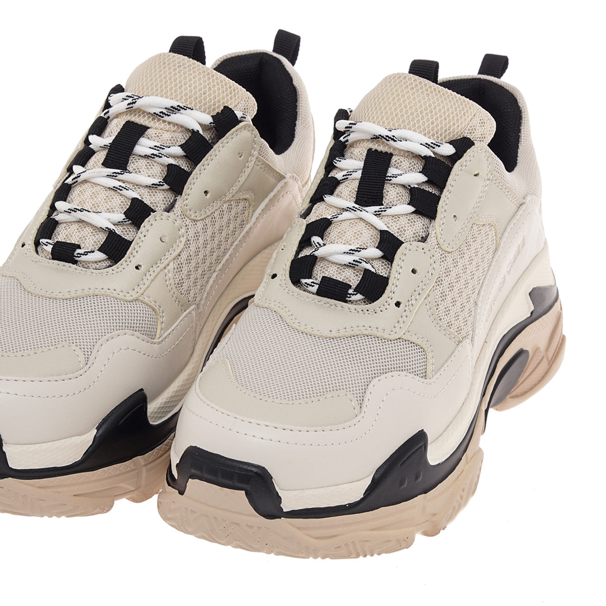 Close-up of Renato Garini 007-03AAV beige chunky sneakers showing patterned laces, mesh-textured toe panels and black accents
