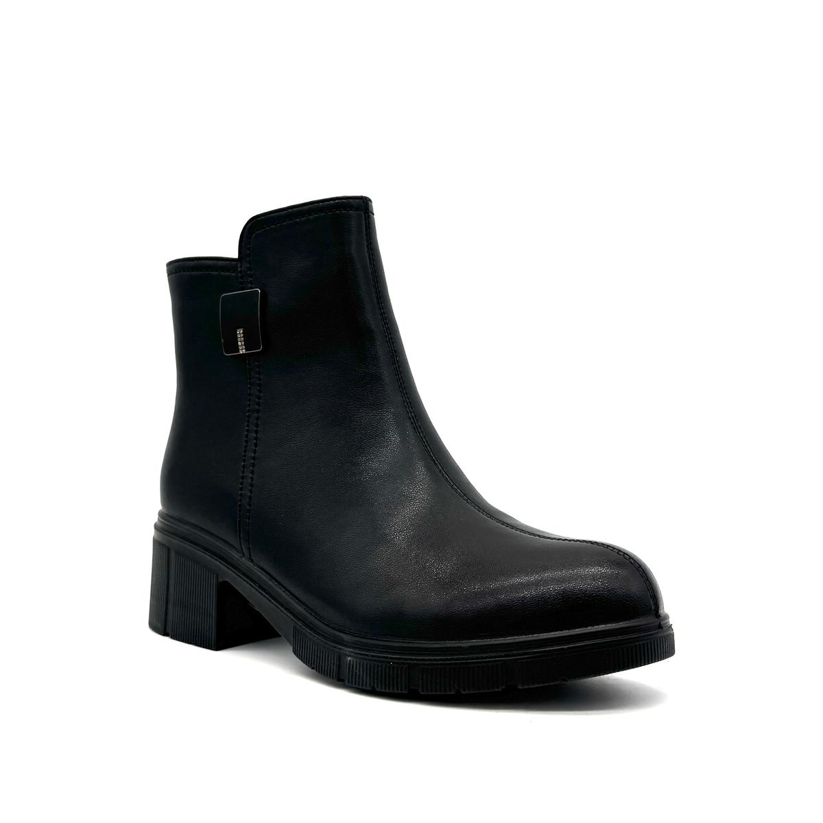 Bonavi 32R9-9 black leather ankle boot, three-quarter view
